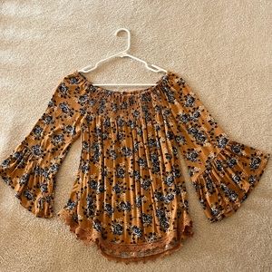 Luq brand top. Size small. Floral fabric.